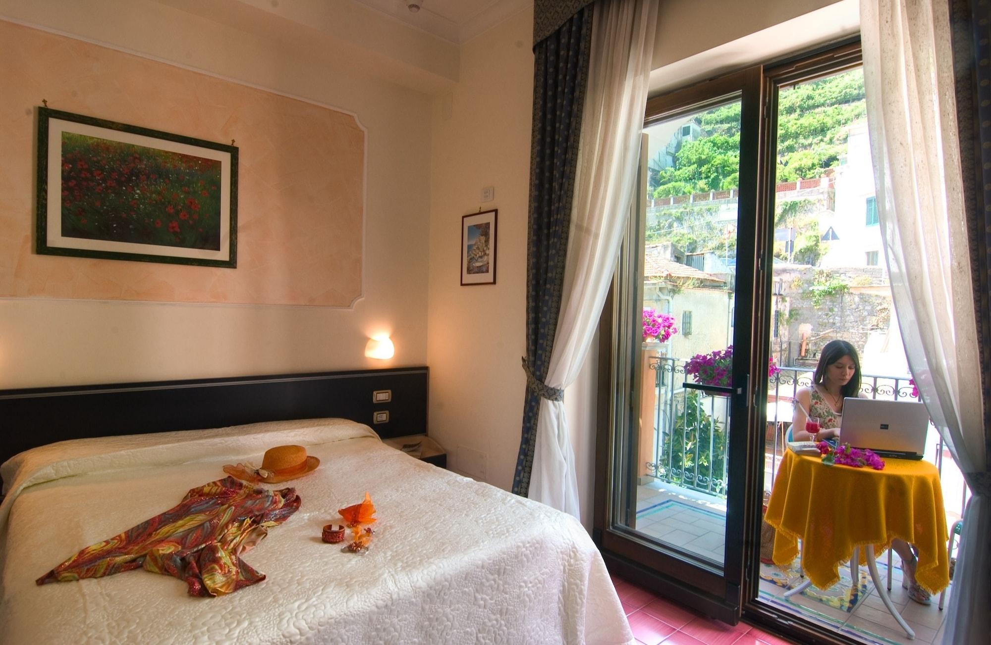 Hotel Santa Lucia Minori Habitación foto